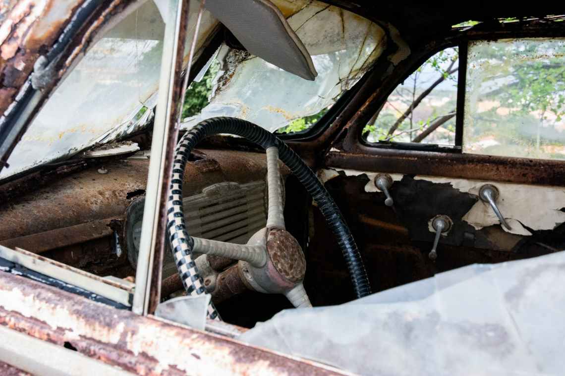 broken-car-vehicle-rust.jpg